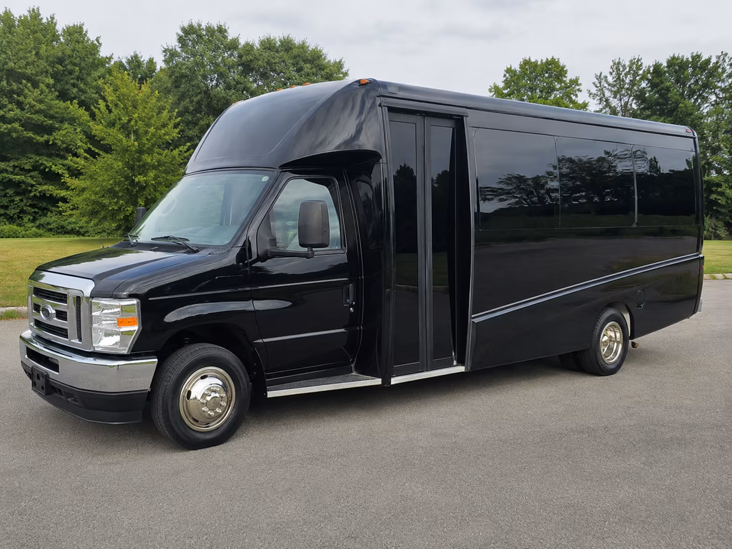 Virginia Beach Corporate Transportation onboard seating